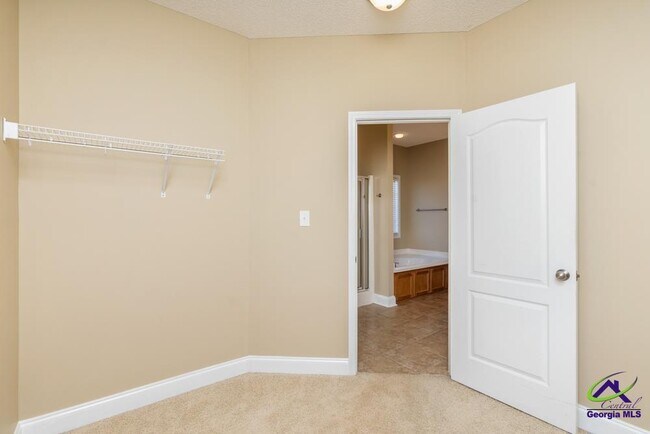 Building Photo - 601 Huntwood Ln