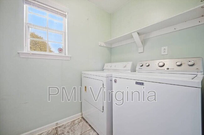 Building Photo - 1213 Ruxton Ct