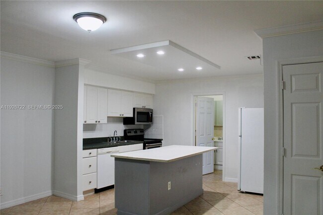 Building Photo - 300 SW 8th St