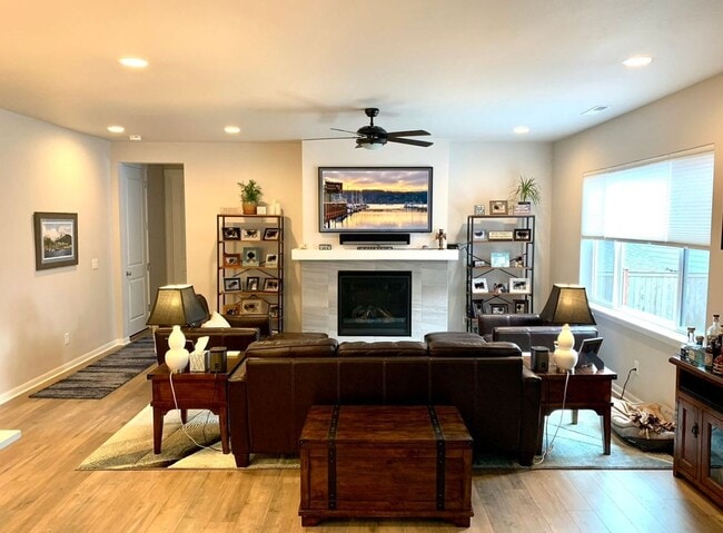 Building Photo - Beautiful New 2-Story Poulsbo Home