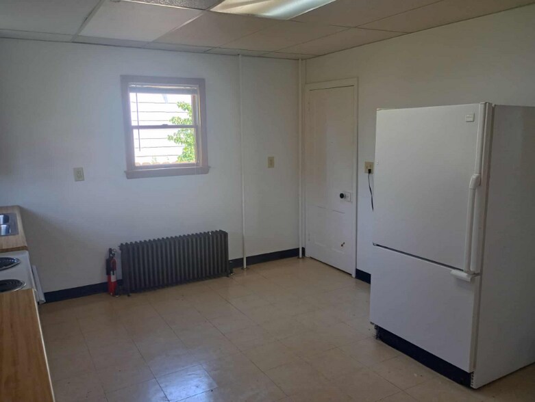 Building Photo - 20 W College Ave