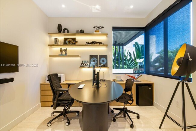 Building Photo - 707 NE 77th St