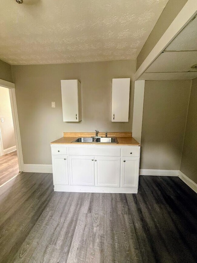 Building Photo - Wellman Duplex