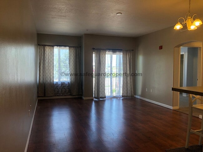 Building Photo - Fabulous 2 Bedroom Condo in Sandy