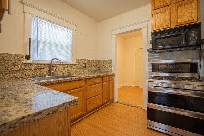 Building Photo - 1001 E Garfield St