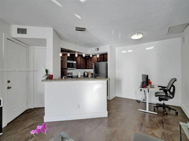 Building Photo - 457 Vista Isles Dr