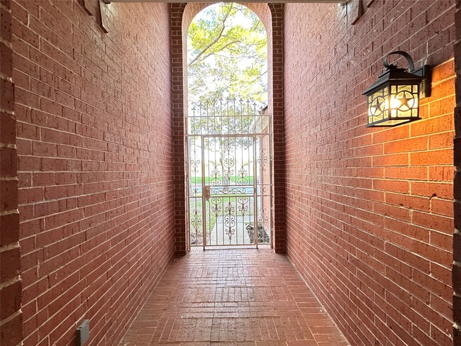 Building Photo - 1502 Sheffield Dr