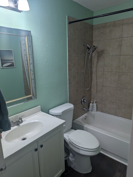 Bathroom - 11530 Casa Alto St