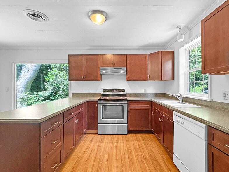 Kitchen - 712 Powell St