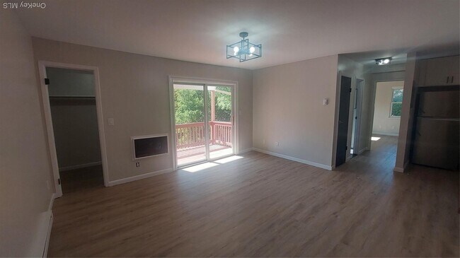 Building Photo - 203 Ludingtonville Rd