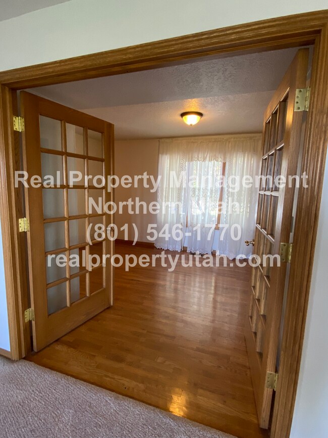 Building Photo - Beautiful Bountiful Home on the Bench