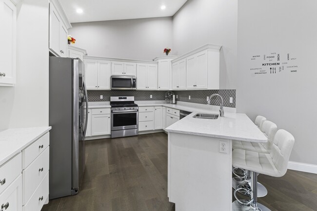 Building Photo - 3003 E Stillwater Landing