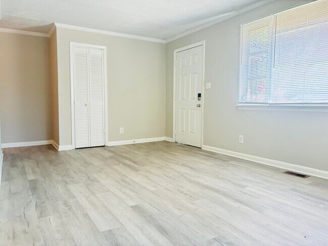 Building Photo - 1733 Finchley Dr