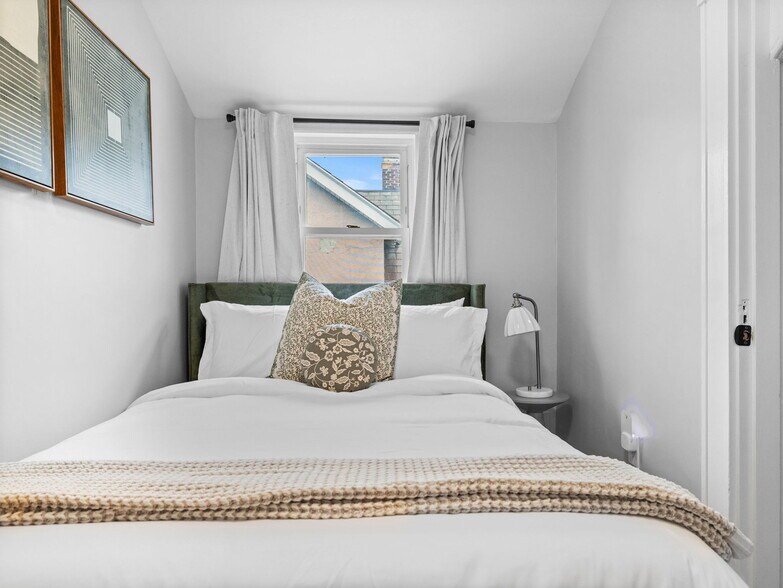 Building Photo - 1212 Broadway