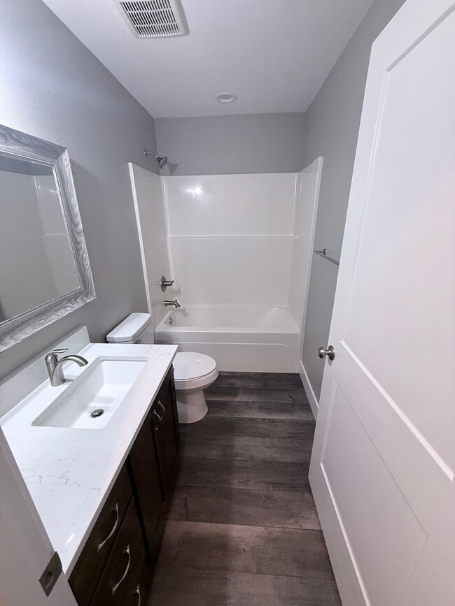 Building Photo - 3 Bedroom 2 Bathroom in Mill City, OR.