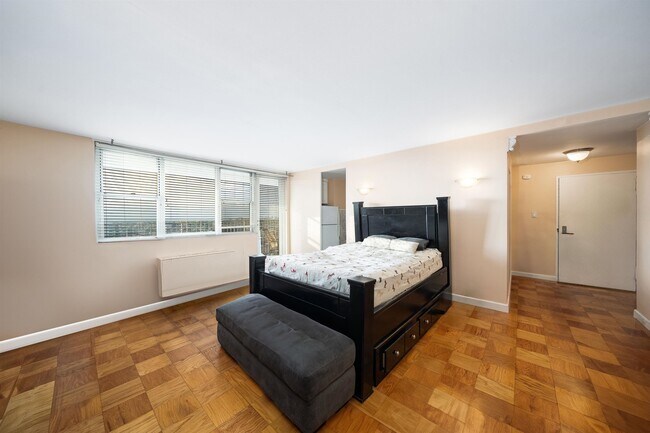 Building Photo - 6040 BLVD E