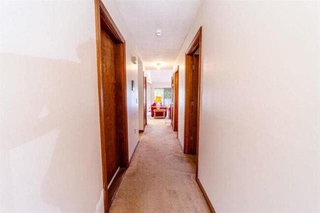 Building Photo - 15 Manor Estates Dr