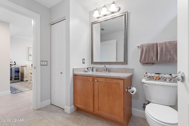 Building Photo - 102 Yacht Harbor Dr