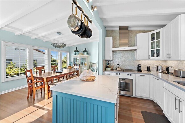 Building Photo - Woods Cove Beach House