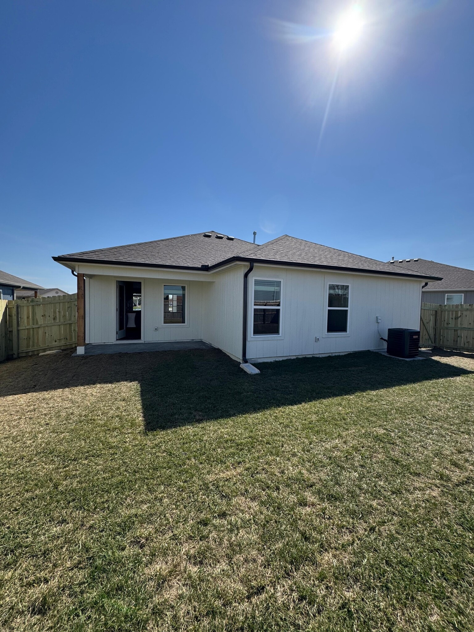 Building Photo - 510 N Pear St