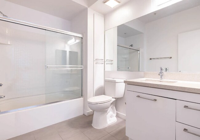 Building Photo - 235 San Pedro St