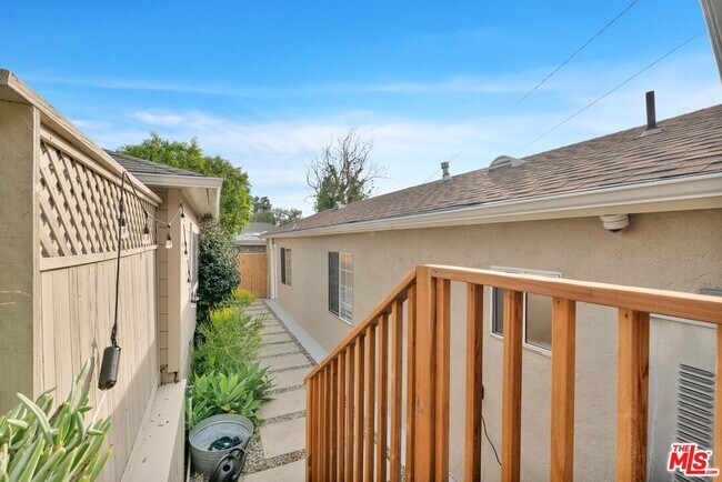 Building Photo - 2279 India St