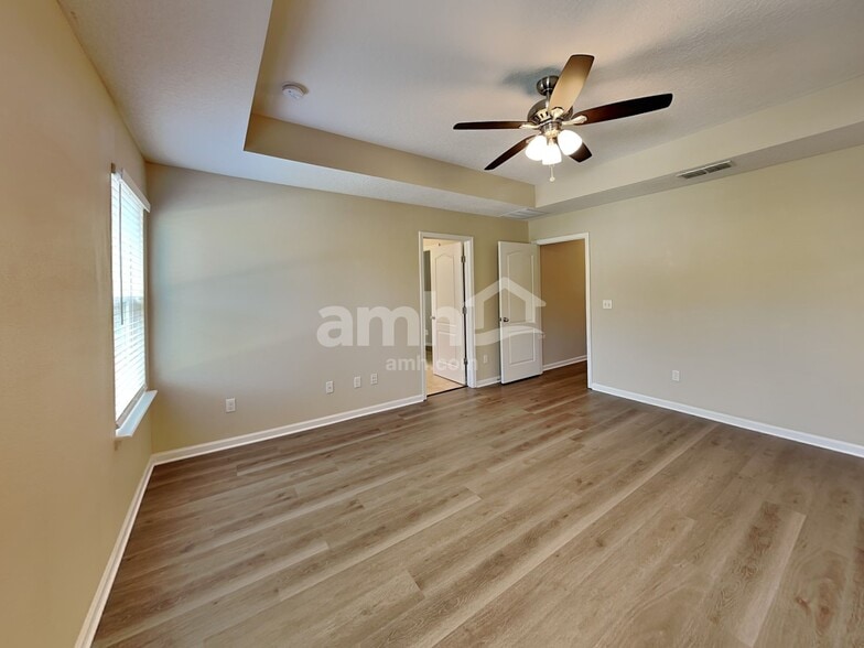 Building Photo - 332 Silver Glen Ave