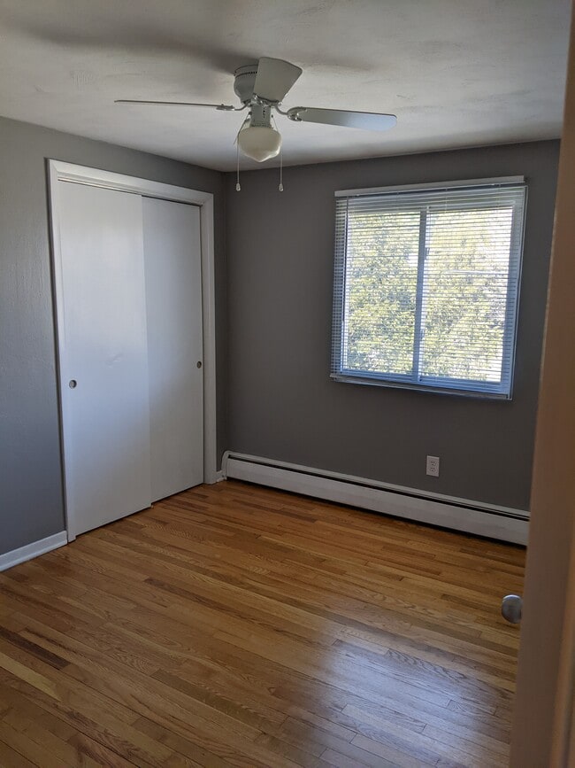 Building Photo - 907 Hooper Rd