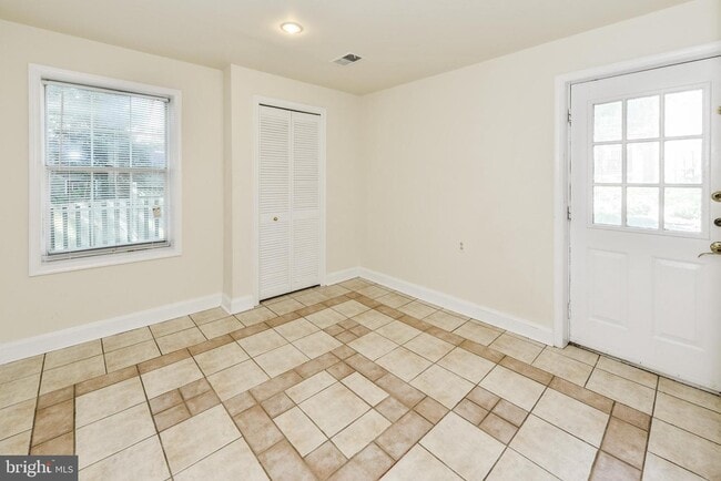 Building Photo - 7618 Shreve Rd