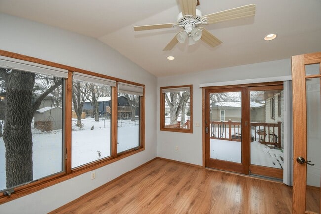 Building Photo - Spacious 5-Bedroom Split-Level in Southwest Sioux Falls with 4-Season Room & Fenced Yard!