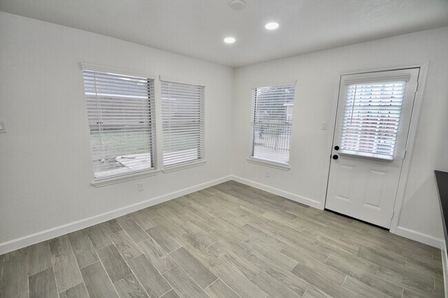 Building Photo - 16402 Gold Ridge Ln