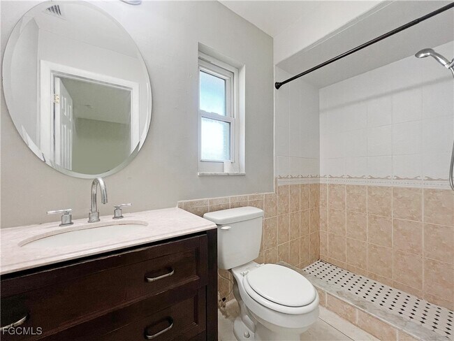 Building Photo - 218 SW 46th Terrace