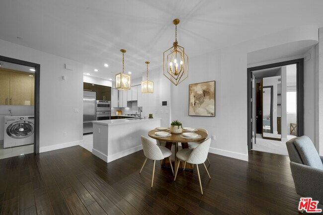 Building Photo - 1318 S Roxbury Dr