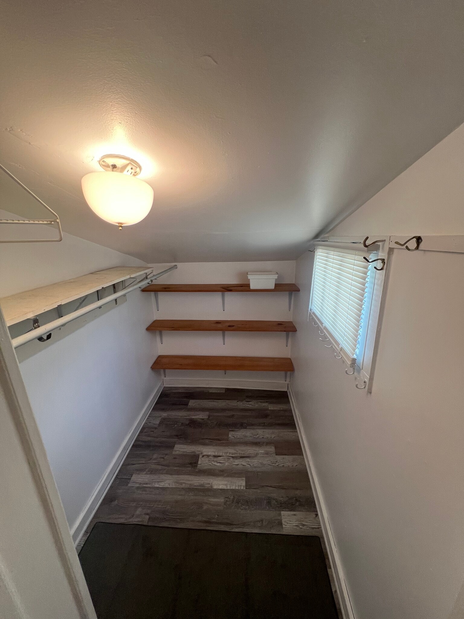 Walk in closet - 37 Smith St