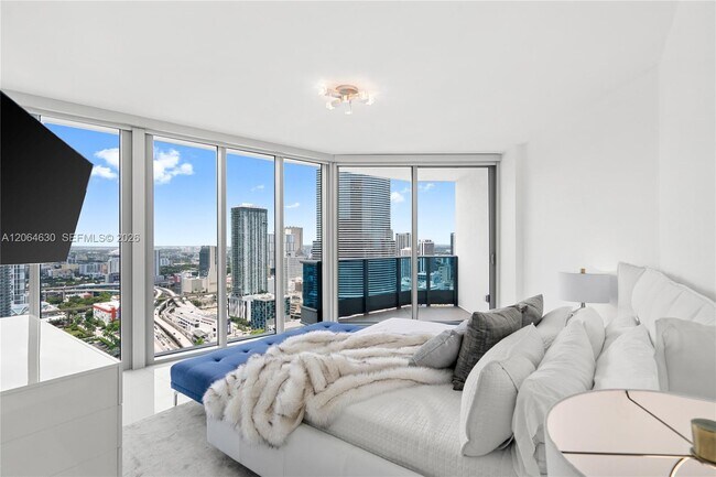 Building Photo - 200 Biscayne Blvd Way