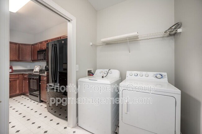 Building Photo - 2104 Sardony Ln