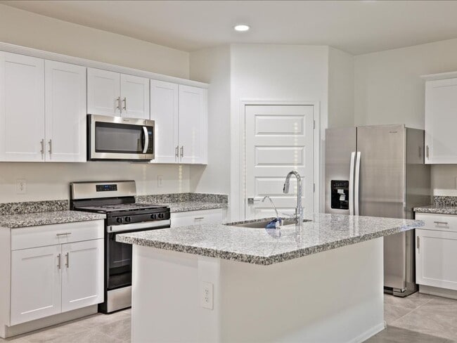 Building Photo - 3 Bedroom, 2 Bathroom