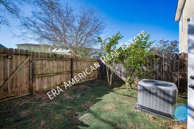 Building Photo - 1810 Pointed Leaf Ln