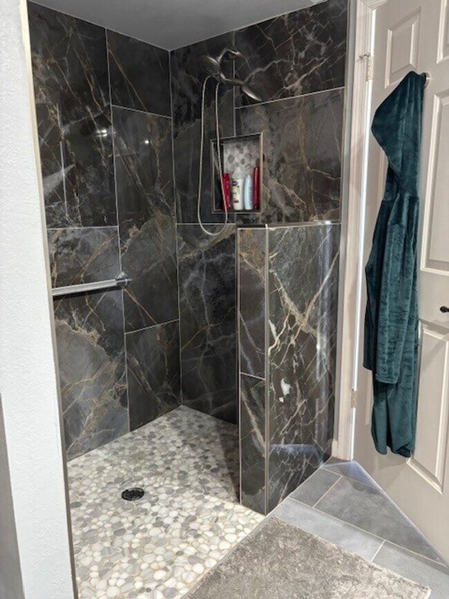 Building Photo - Lovely Updated 2bed/2bath Home in desert landscape of 45+ Active Adult Community of Leisure World...