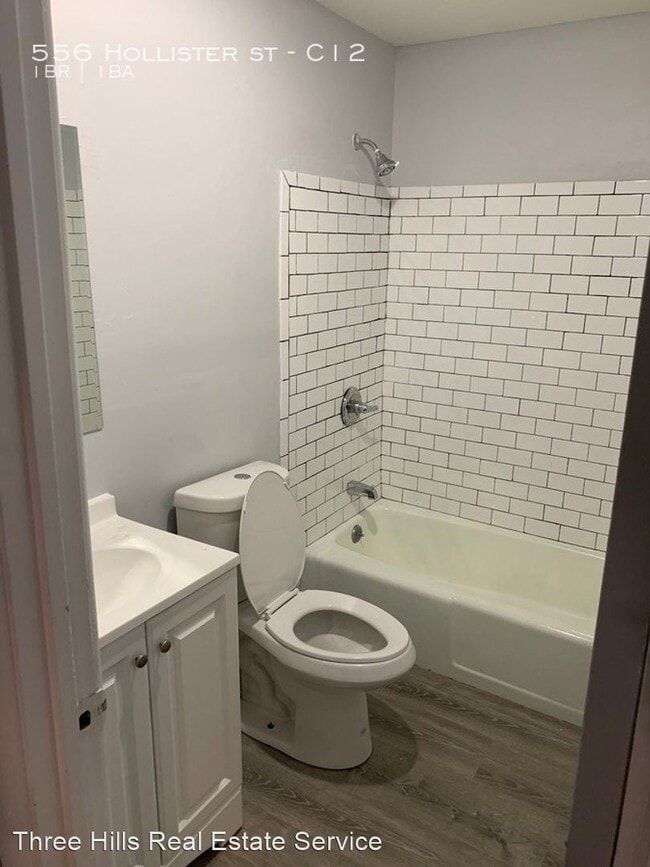 Building Photo - 446-556 Hollister St