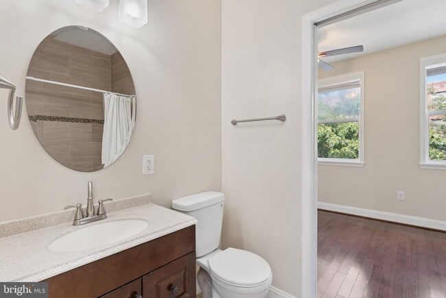 Building Photo - 908 Longfellow St NW