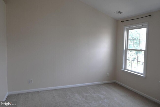 Building Photo - 43768 Virginia Manor Terrace
