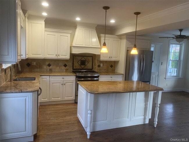 Building Photo - 28 Nautilus Pl