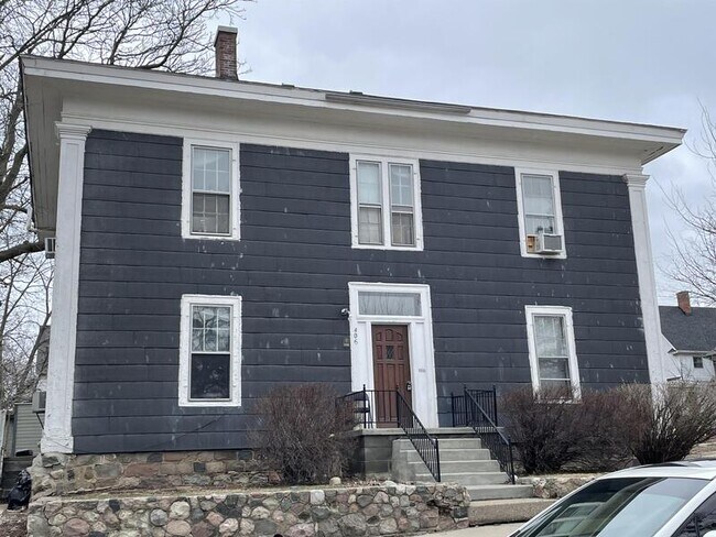 Building Photo - 406 N State St