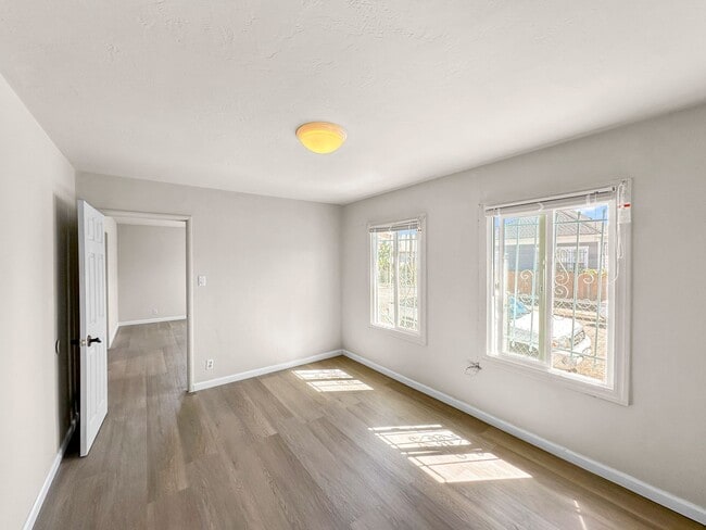 Building Photo - Charming 2-Bedroom Craftsman in Oakland’s ...