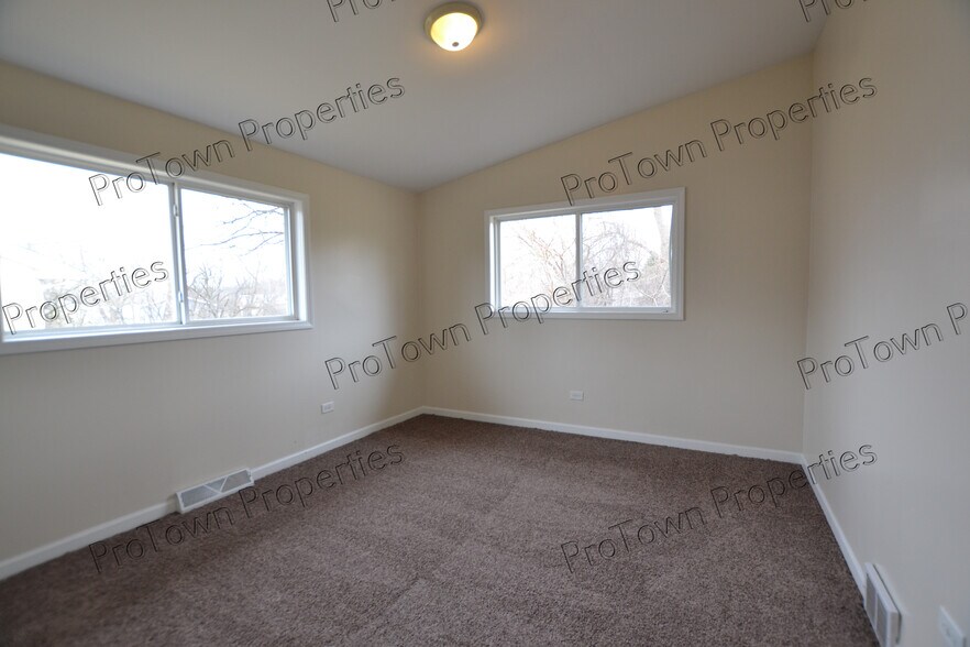 Building Photo - 217 Old Elm Rd