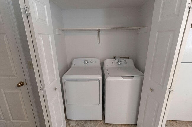 Building Photo - 214 Nikki Way