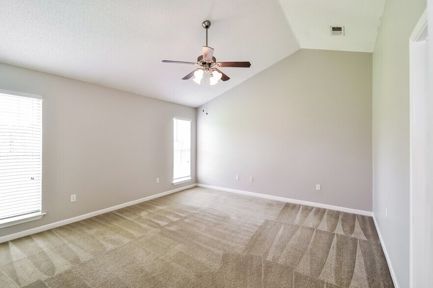 Building Photo - 8124 Loden Cove