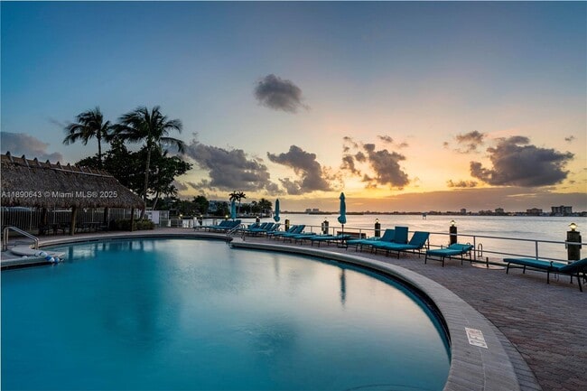 Building Photo - 10350 W Bay Harbor Dr