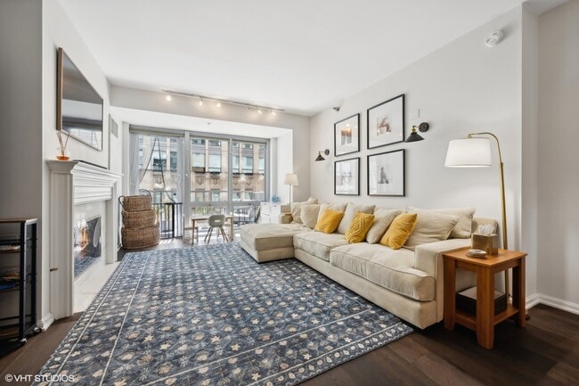 Building Photo - 160 E Illinois St